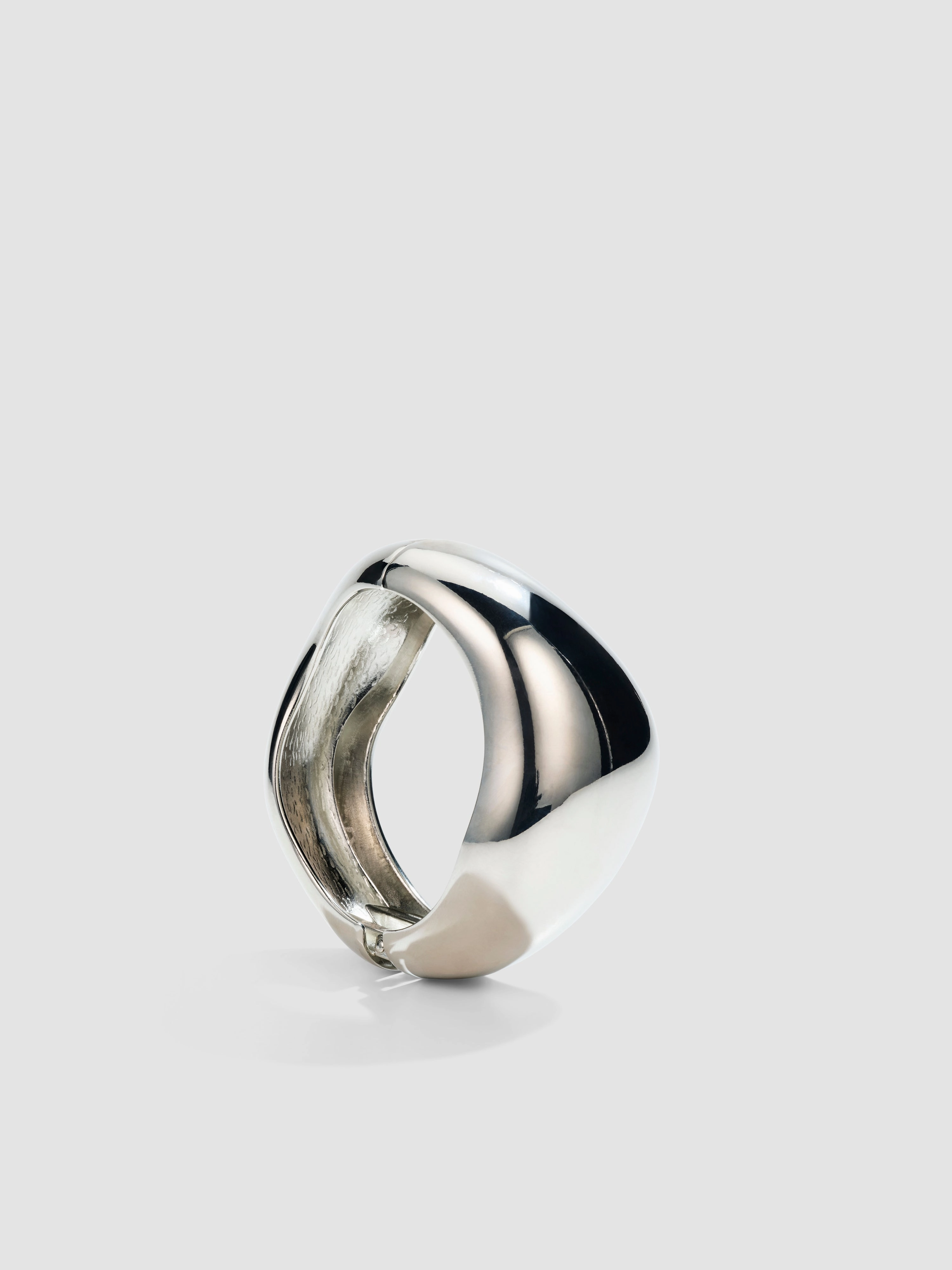 HERA BANGLE