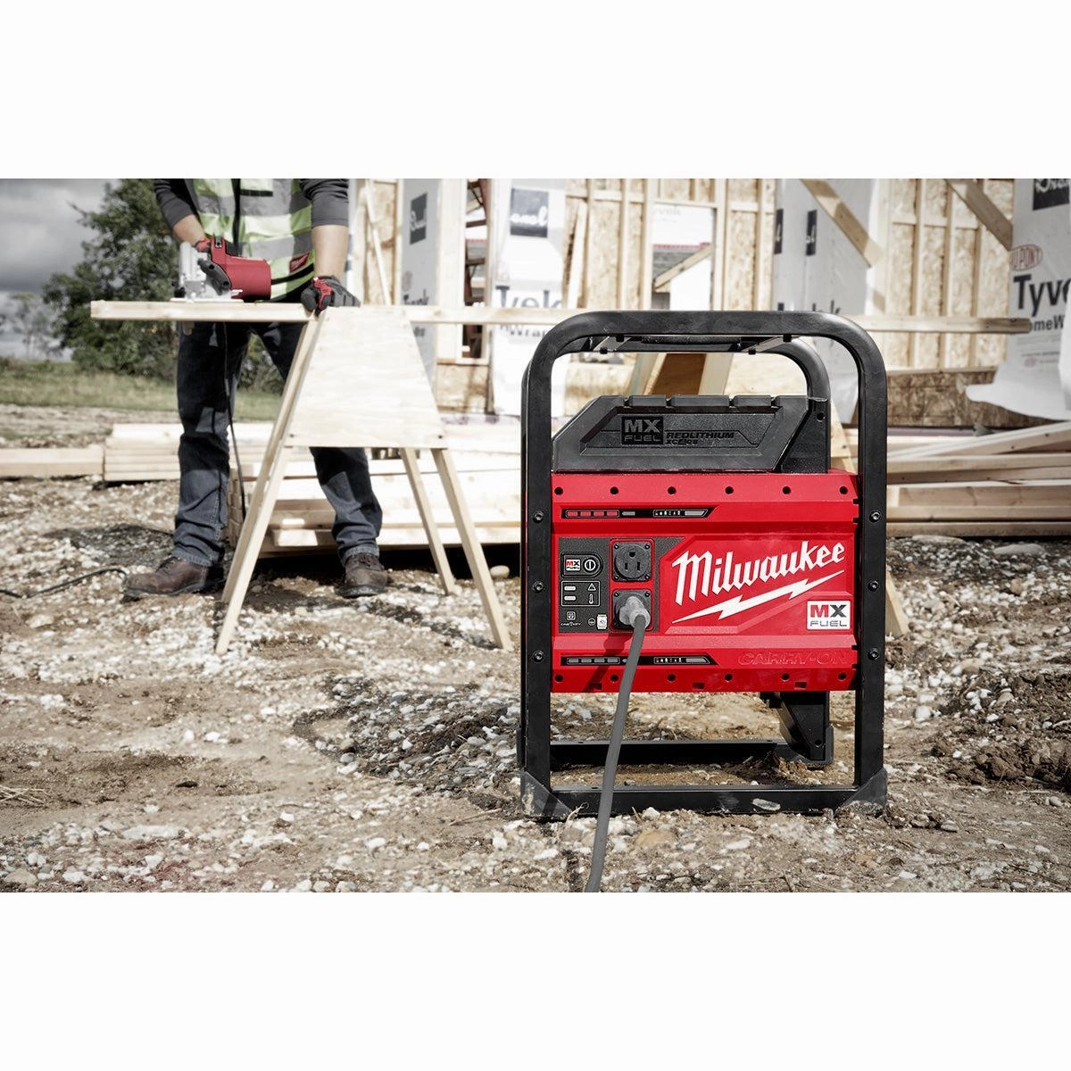 Milwaukee MXF002-2XC - MX FUEL™ CARRY-ON™ 3600W/1800W Power Supply