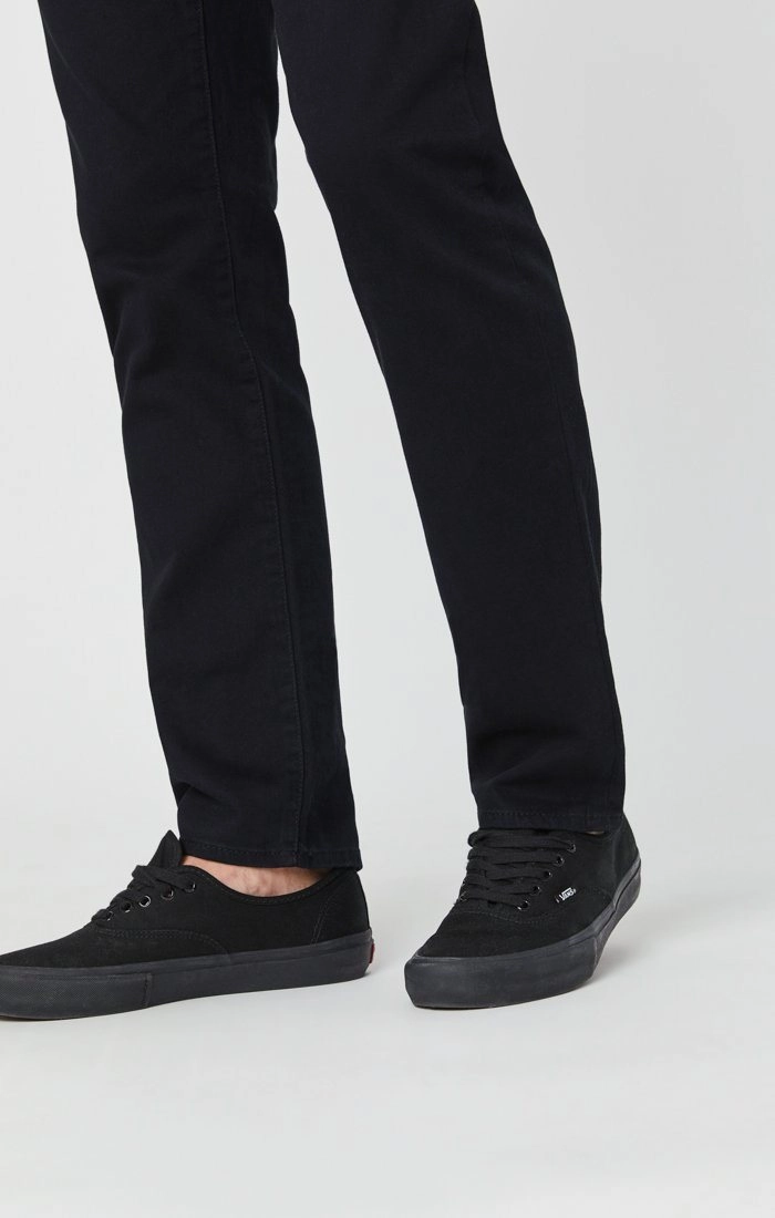 ZACH STRAIGHT LEG IN BLACK WILLIAMSBURG